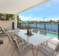 St Lucia 11 - 4 BDRM Canal Home with Pool - Accommodation QLD