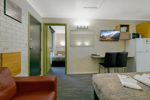 Stagecoach Inn Motel - Accommodation QLD 3