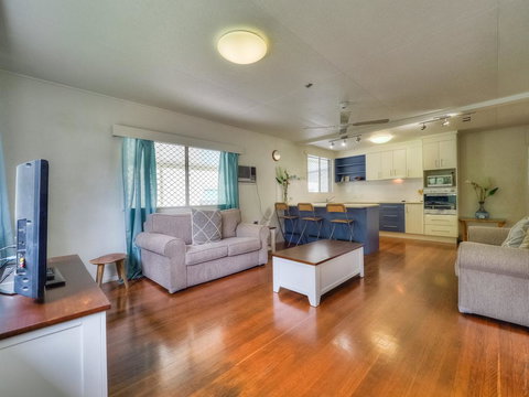 Starfish Shack By The Sea - Accommodation QLD 2