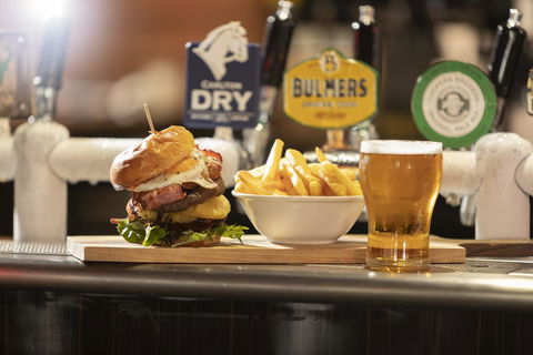 Statesman Hotel - Accommodation QLD 3