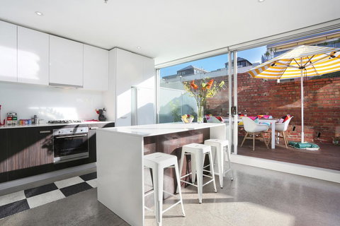 StayCentral On Oxford Penthouse - Accommodation QLD 2