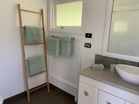 Stephanies Country Cottages - Accommodation QLD 3