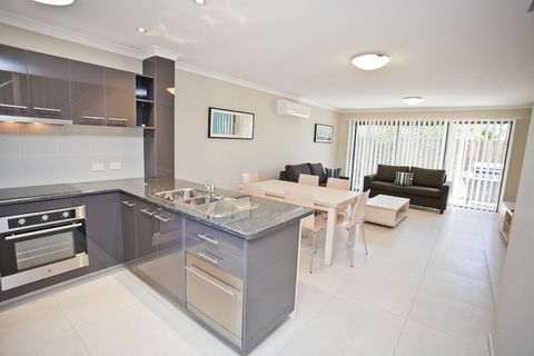 Stonewood Villas - Accommodation QLD 0