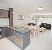 Stonewood Villas - Accommodation QLD