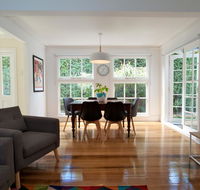 Strahan House - Accommodation QLD