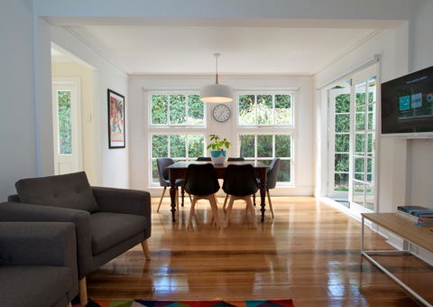 Strahan House - Accommodation QLD 0