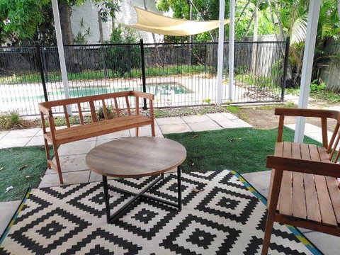 Stranded? Nowhere To Stay? Sanitised Apartment, Sleeps 4, Netflix, Wifi, Pool - Accommodation QLD 3