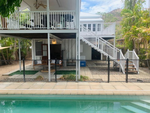 Stranded? Nowhere To Stay? Sanitised Apartment, Sleeps 4, Netflix, Wifi, Pool - Accommodation QLD 2