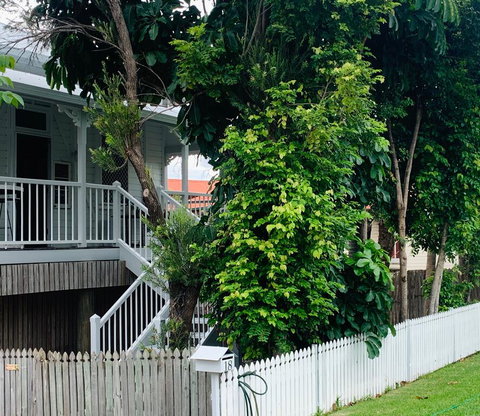 Stranded? Nowhere To Stay? Sanitised Apartment, Sleeps 4, Netflix, Wifi, Pool - Accommodation QLD 1