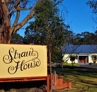 Straw House B and B - Accommodation QLD