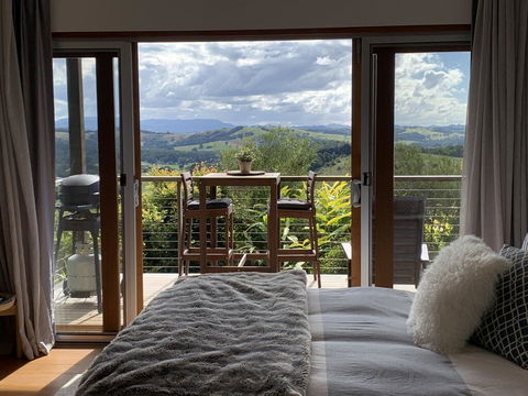 Studio With Stunning Mountain Views - Accommodation QLD 0