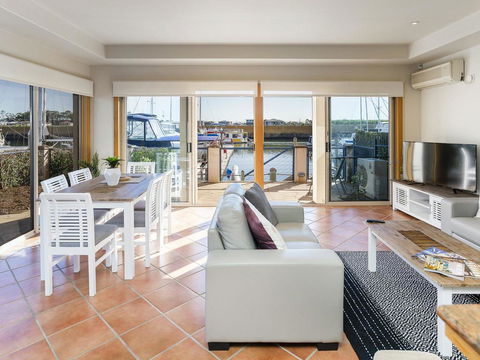 Stunning 3 Bedroom Villa At Hope Harbour Marina - Accommodation QLD 0