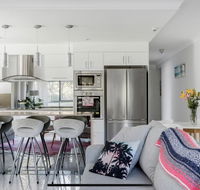 Stunning Burleigh Beach Apartment - Accommodation QLD
