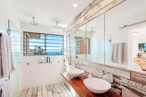 Stunning Oceanview Retreat Between Beach And Bush - Accommodation QLD 3