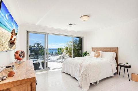 Stunning Oceanview Retreat Between Beach And Bush - Accommodation QLD 2