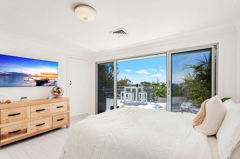 Stunning Oceanview Retreat Between Beach And Bush - Accommodation QLD 1