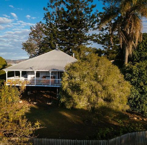 Stunning Queenslander - Accommodation QLD 0