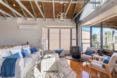 STUNNING WATERFRONT ESCAPE AT DALEYS POINT - Accommodation QLD 2