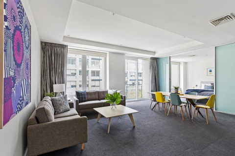 Stunning, Central Huge CBD Pad, Free WiFi, Netflix - Accommodation QLD 1