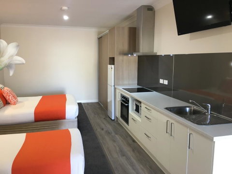 Sturt Motel - Accommodation QLD 2
