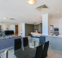 Stylish 3 Bedroom Apartment In Goldcoast - Accommodation QLD