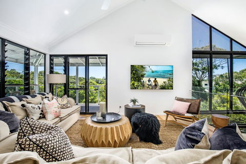 Stylish And Spacious Masterpiece, Sunshine Beach - Accommodation QLD 2