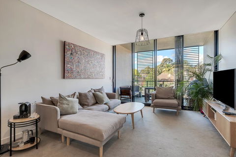 STYLISH CAMPERDOWN APARTMENT And PARKING INC - Accommodation QLD 3