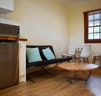 Stylish Cute Cottage in McMahons Point - Accommodation QLD