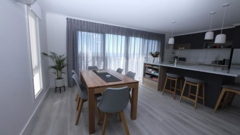 Stylish Holiday Unit - Accommodation QLD 1