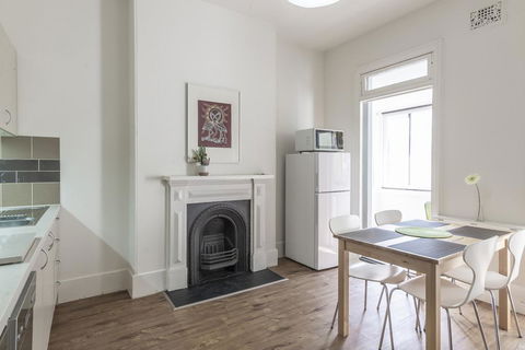 Stylish House - Moments To Kings Cross & City - Accommodation QLD 3