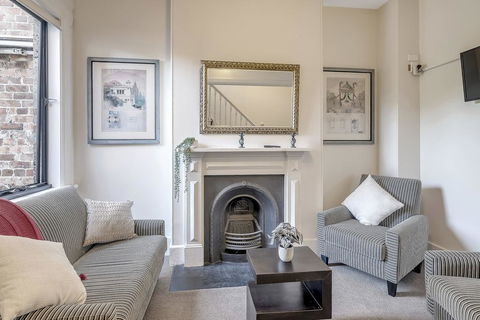 Stylish House - Moments To Kings Cross & City - Accommodation QLD 2