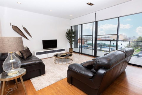 Stylish Inner City Penthouse Apartment - Accommodation QLD 0