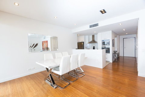 Stylish Inner City Penthouse Apartment - Accommodation QLD 3