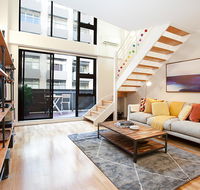 Stylish Loft Steps From City In Best Neighbourhood - Accommodation QLD