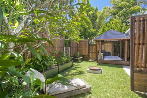 Stylish Luxury Home To Fit The Whole Family - Accommodation QLD 0