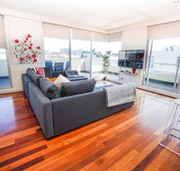 Stylish Modern 3BD Retreat at an Amazing Location - Accommodation QLD