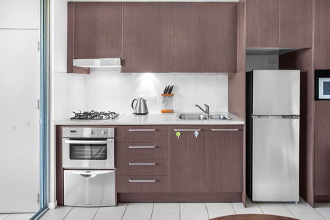 Stylish Split Level Apartment 13 Minutes From City - Accommodation QLD 3