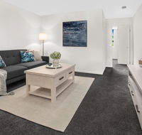 Stylish Split Level Apartment 13 Minutes From City - Accommodation QLD