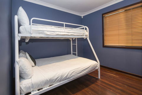 Sugar Shack - Character Family Home Right On The Ocean - Accommodation QLD 1