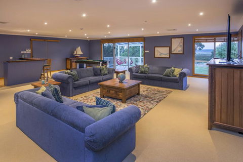 Sugar Shack - Character Family Home Right On The Ocean - Accommodation QLD 3