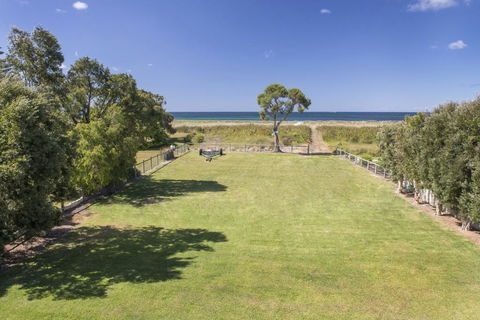 Sugar Shack - Character Family Home Right On The Ocean - Accommodation QLD 2