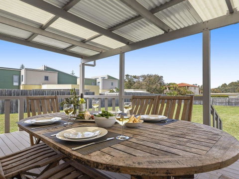 Summer Breeze - Clean And Simple, 200m To Beach - Accommodation QLD 0