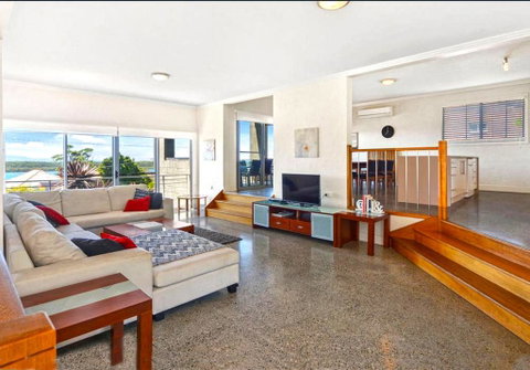 Summer Breeze @ Orient Point - Accommodation QLD 2