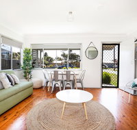 Sun Shack  Culburra - Pet Friendly - 3 Mins to Beach - Accommodation QLD