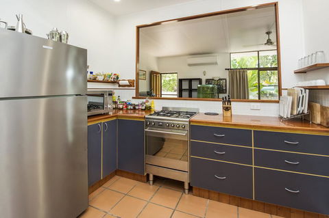 Sunbird Retreat - Accommodation QLD 2