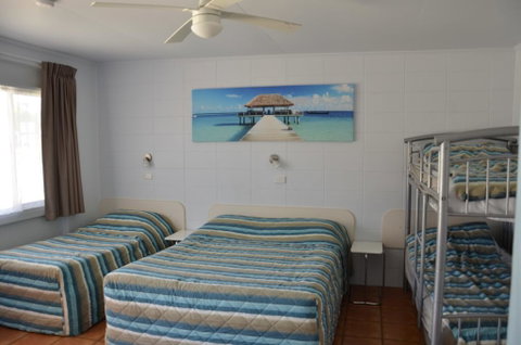 Sunburst Motel - Accommodation QLD 1