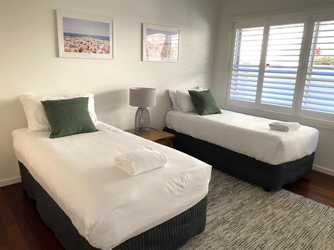 Sundecks - Accommodation QLD 2