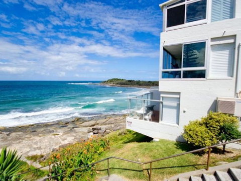 Suncrest 3 - Accommodation QLD 1