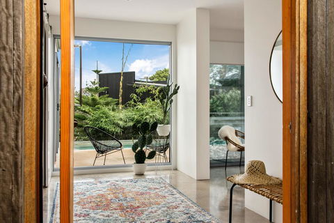 Sundays Beach House - Accommodation QLD 2