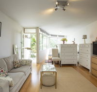 Sunlit studio in the trees walk to the beach